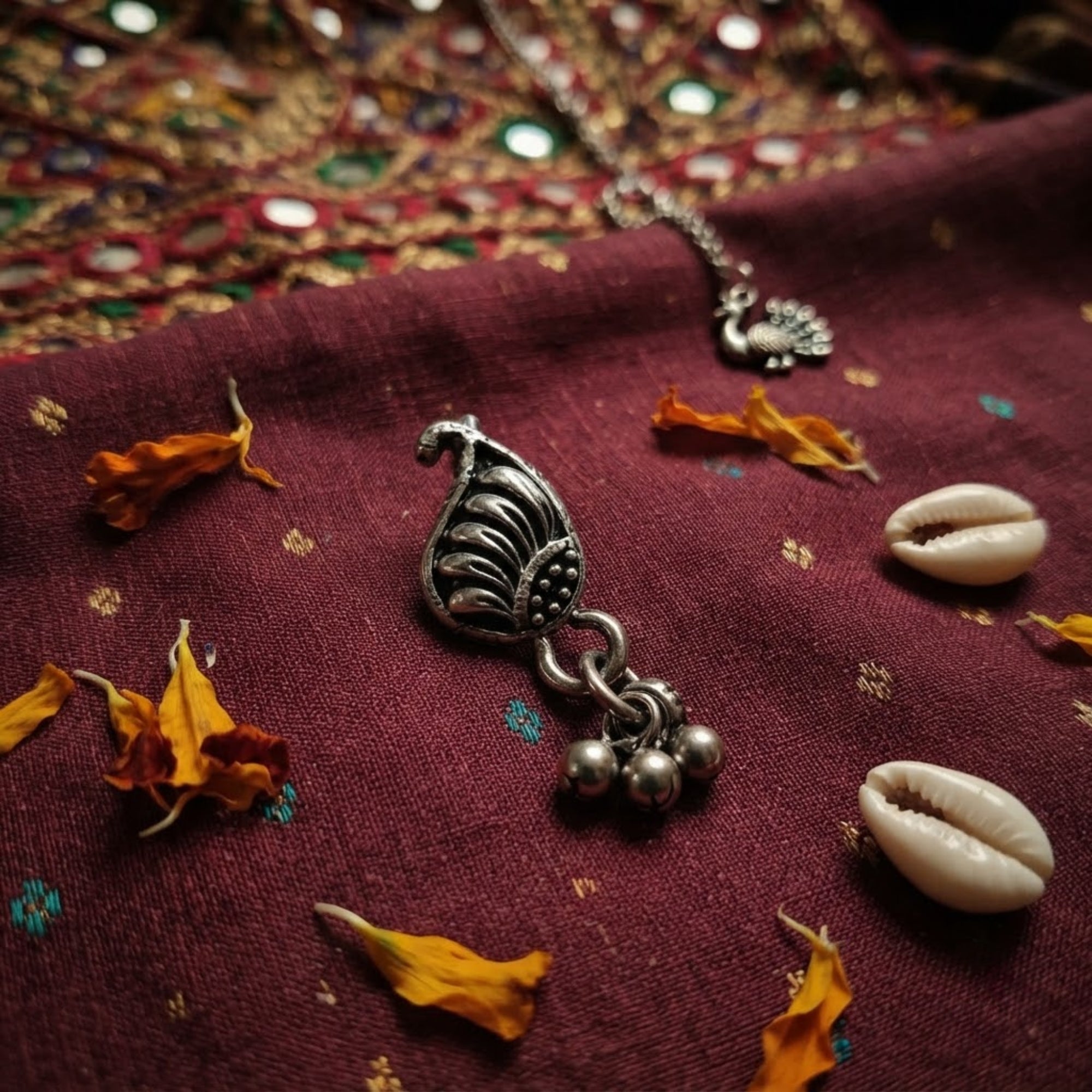 Raas Ghughri Oxidised Nose Pin