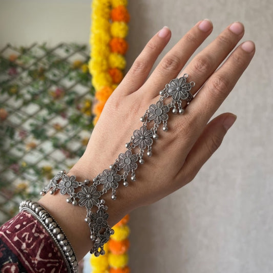 Phoolvel Oxidised Haath Phool