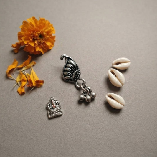 Raas Ghughri Oxidised Nose Pin