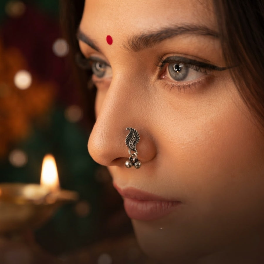 Paandadi Oxidised Leaf Nose Pin