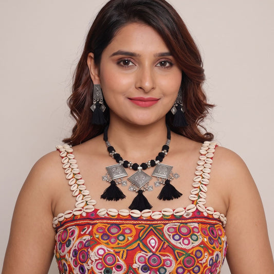 Kaali Chowk Latkan Oxidised Necklace Set