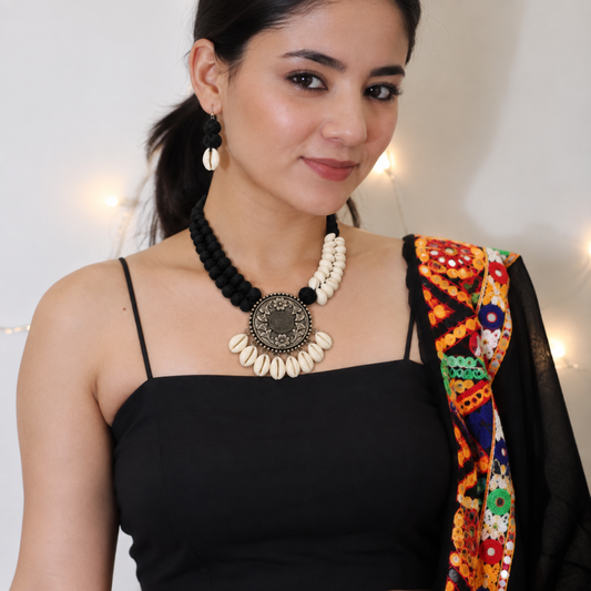 Kaali Kodi Mandal Thread Necklace Set - image 4