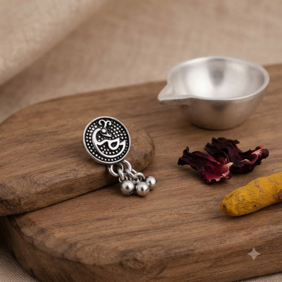 Mor Chandlo Oxidised Peacock Nose Pin